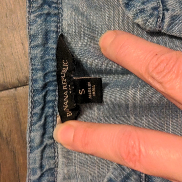 Banana Republic size small blue denim top - Picture 2 of 3